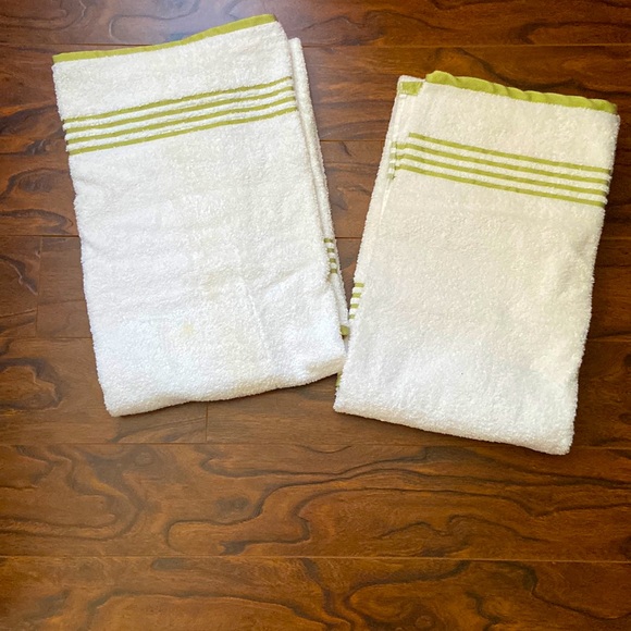 Set of towels, 2 huge bath towel, one face towel and one hand towel - Picture 1 of 6